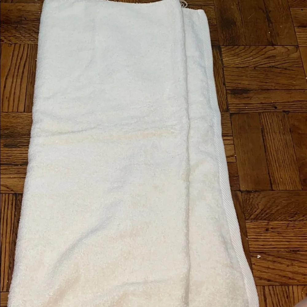 NWT Croscill yellow & gold floral bath towel